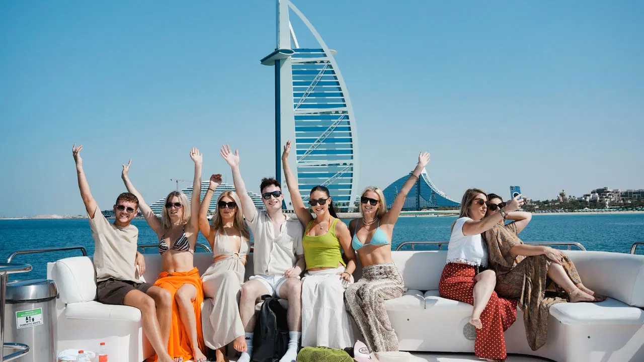 Shared Luxury Yacht Tour with Breakfast or BBQ