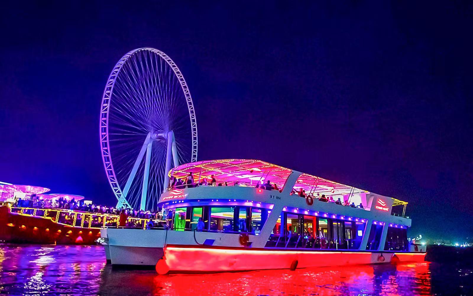 Sunset or Dinner Cruise with live music and open bar